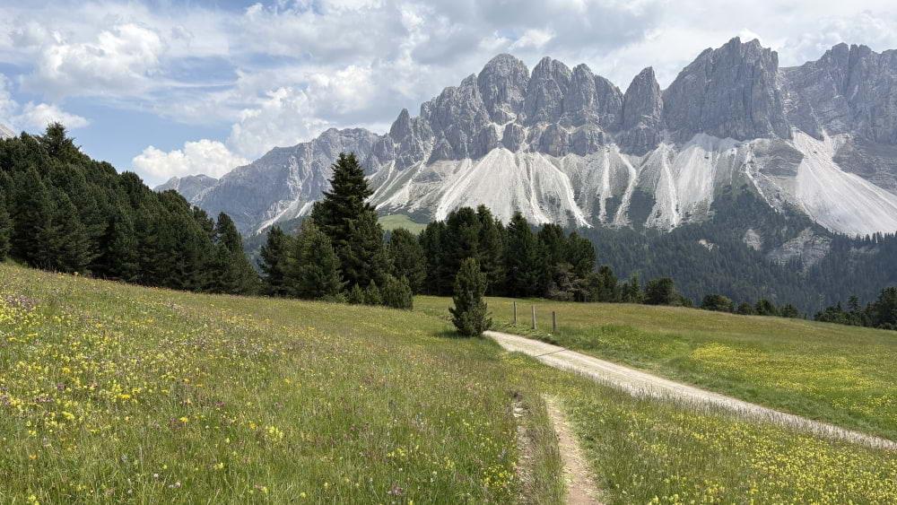 /images/writing/trip-report-alta-via-2/img-2.jpg